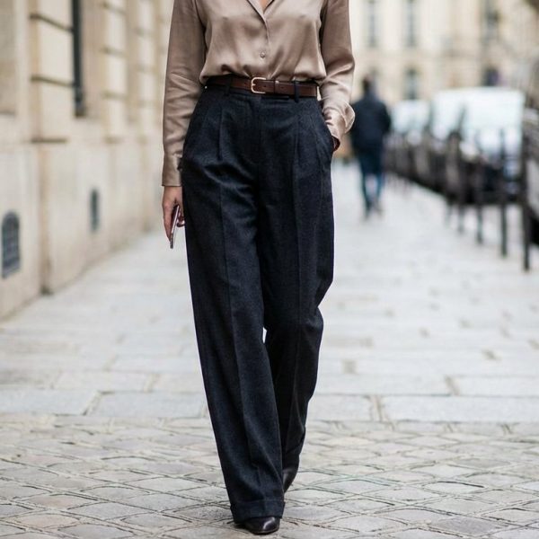 Nadčasová elegance a pohodlí: Proč jsou kalhoty s vysokým pasem stále hitem