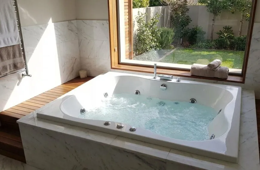 Hydromasážní vana jako prvek moderního domácího wellness