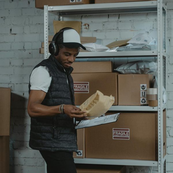 Co NELZE poslat kurýrem? Seznam zakázaného zboží